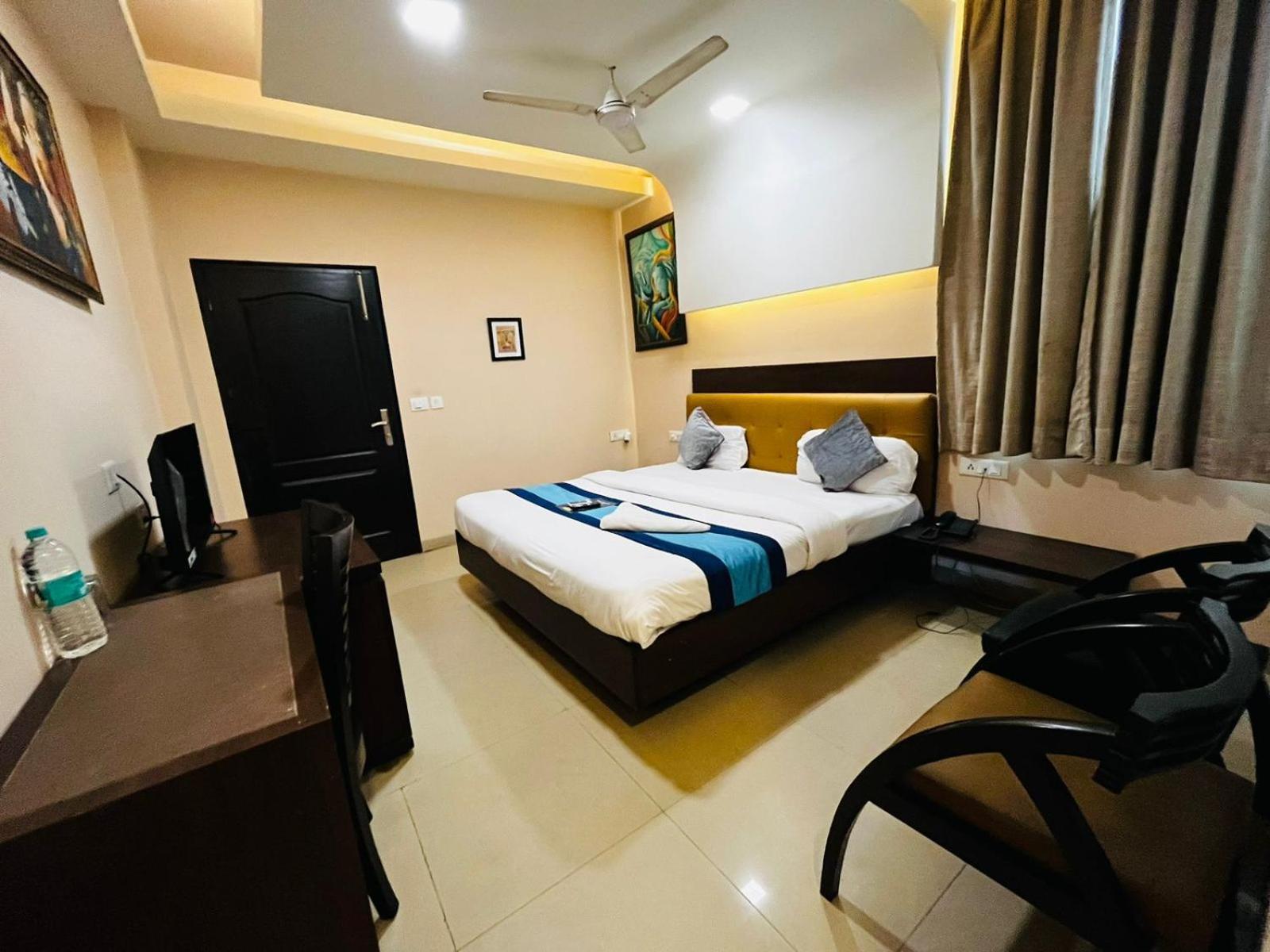 Hotel Mvr Stay By Admire Inn Noida Exterior photo